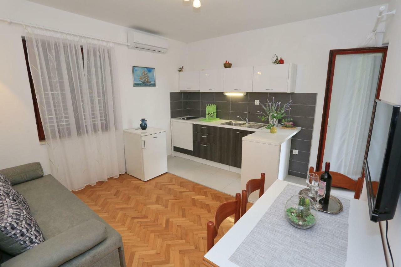 Apartments Romansa Затон Екстер'єр фото